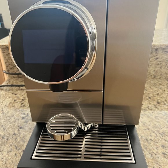 Nespresso Momento 100 Touchscreen Single-Serve Capsule Espresso Machine - Picture 4 of 8